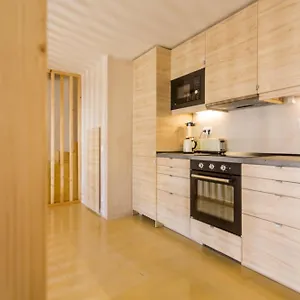 https://seaya-family-surf-houses.hotels-lisbon-portugal.com